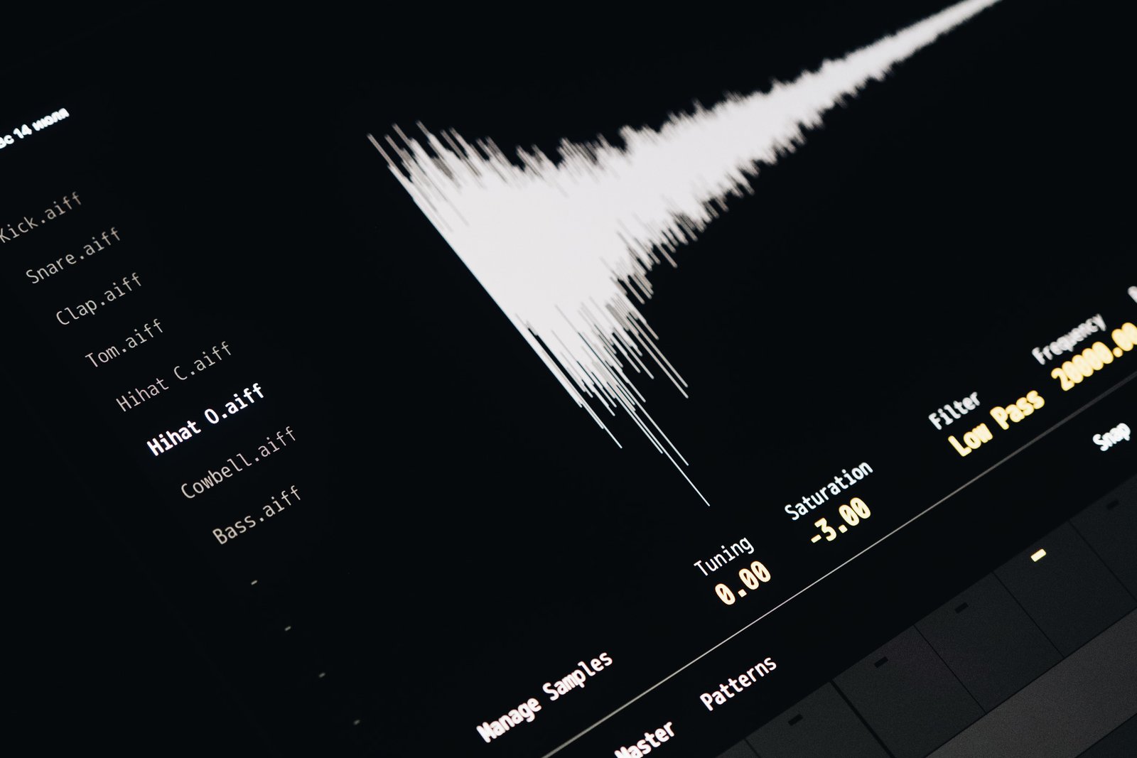 Extend or Inpaint: Which AI Music Editing Tool Should You Use?